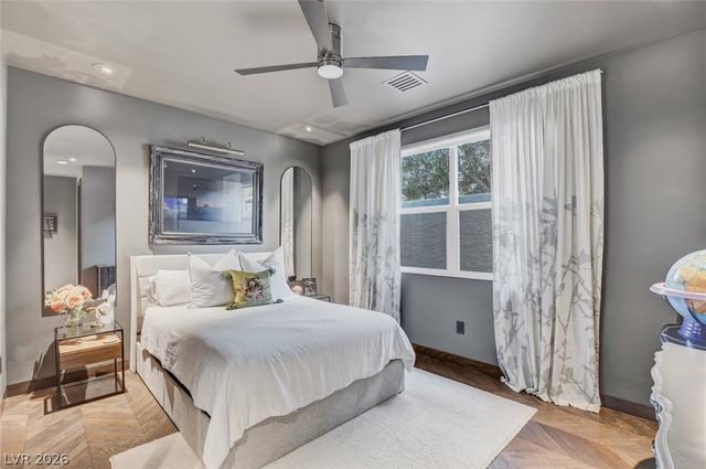 10736 Penhurst Way, Las Vegas, NV 89135