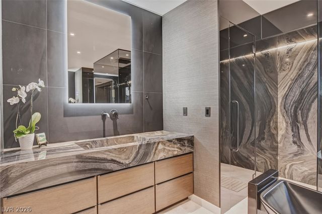 10736 Penhurst Way, Las Vegas, NV 89135