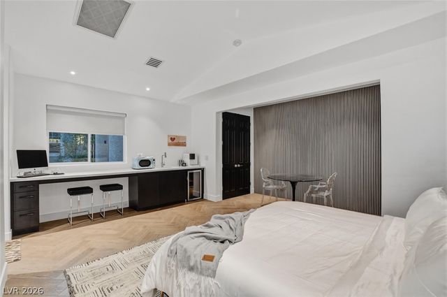 10736 Penhurst Way, Las Vegas, NV 89135
