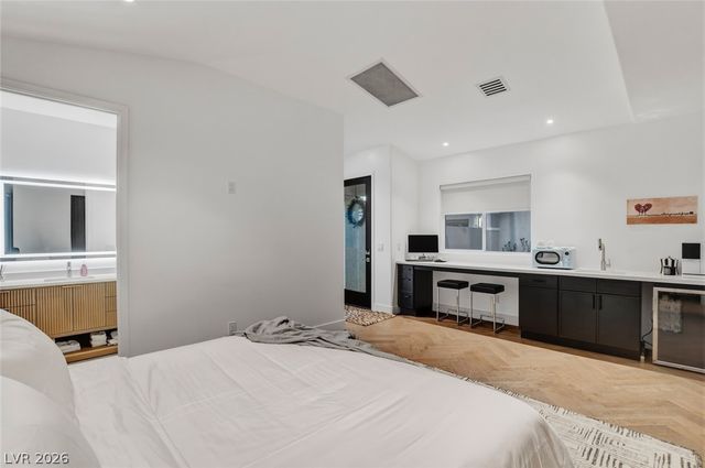 10736 Penhurst Way, Las Vegas, NV 89135