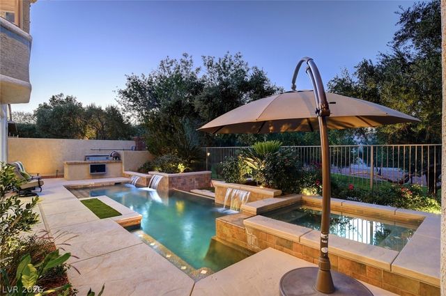 10736 Penhurst Way, Las Vegas, NV 89135