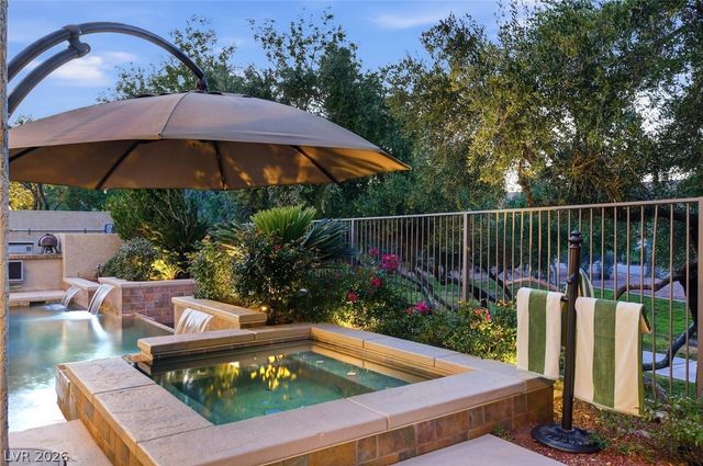 10736 Penhurst Way, Las Vegas, NV 89135