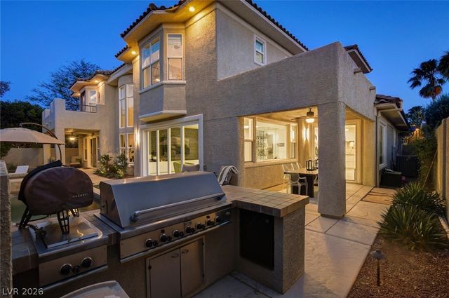 10736 Penhurst Way, Las Vegas, NV 89135