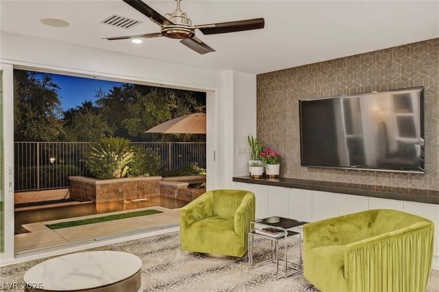 10736 Penhurst Way, Las Vegas, NV 89135
