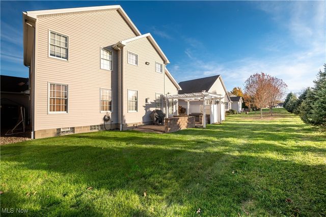 8550 Ivy Hills Drive 15, Poland, OH 44514