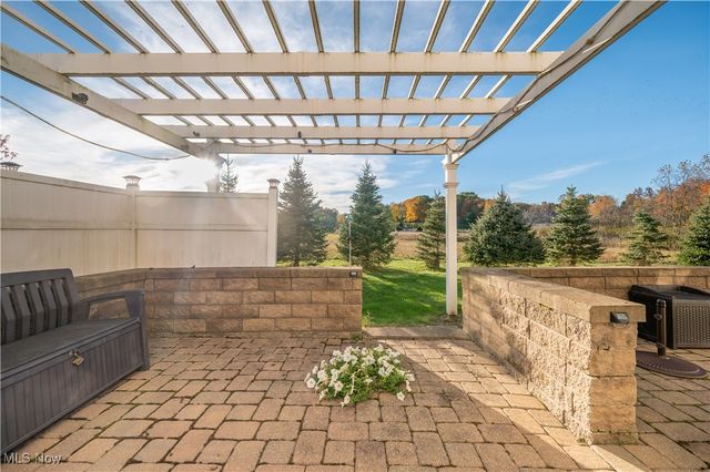 8550 Ivy Hills Drive 15, Poland, OH 44514