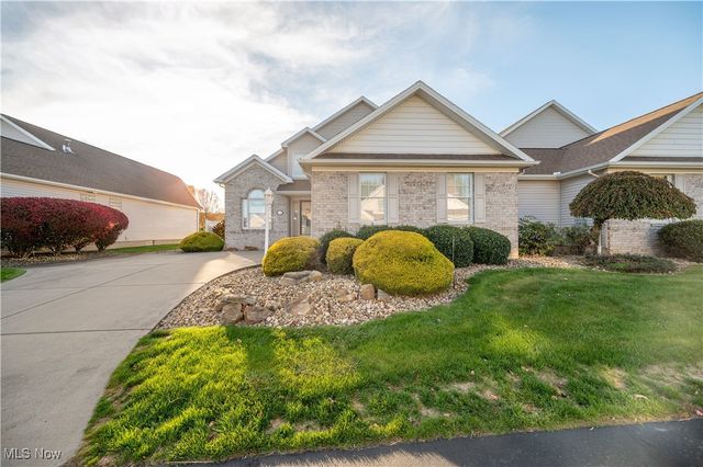 8550 Ivy Hills Drive 15, Poland, OH 44514