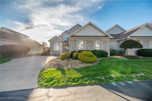 8550 Ivy Hills Drive 15, Poland, OH 44514