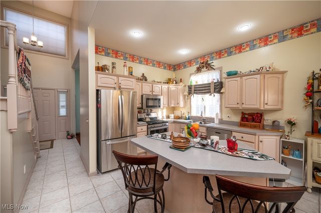 8550 Ivy Hills Drive 15, Poland, OH 44514