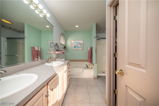 8550 Ivy Hills Drive 15, Poland, OH 44514