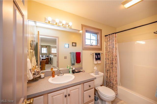 8550 Ivy Hills Drive 15, Poland, OH 44514