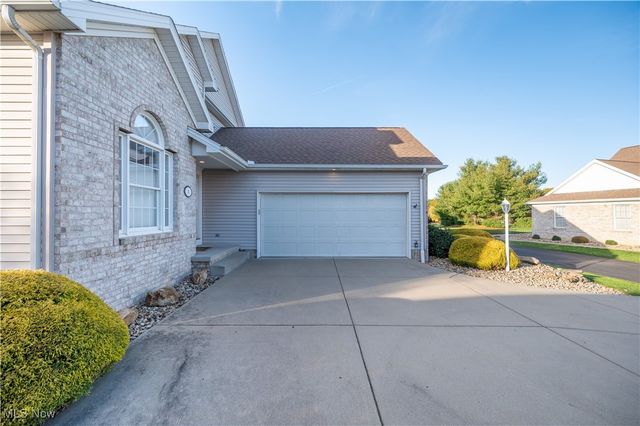 8550 Ivy Hills Drive 15, Poland, OH 44514