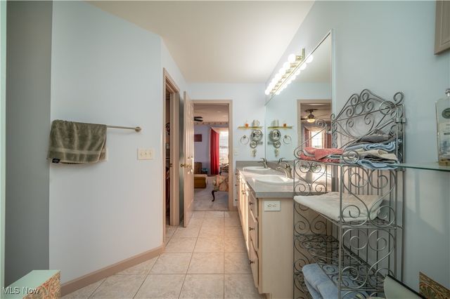 8550 Ivy Hills Drive 15, Poland, OH 44514