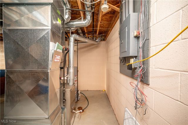 8550 Ivy Hills Drive 15, Poland, OH 44514