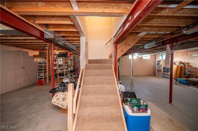 8550 Ivy Hills Drive 15, Poland, OH 44514