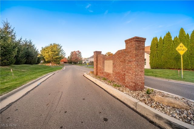 8550 Ivy Hills Drive 15, Poland, OH 44514