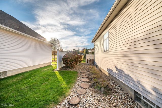 8550 Ivy Hills Drive 15, Poland, OH 44514