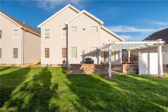 8550 Ivy Hills Drive 15, Poland, OH 44514