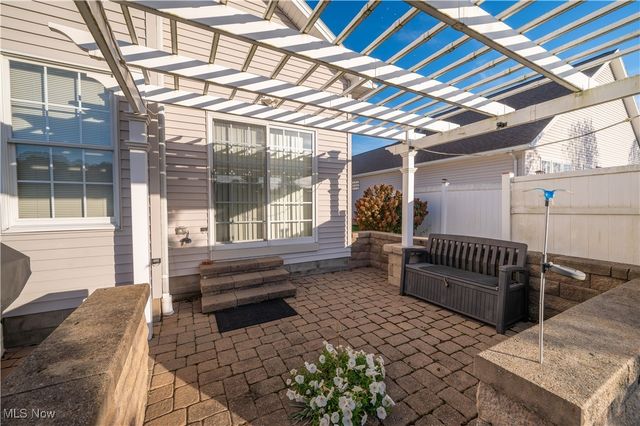 8550 Ivy Hills Drive 15, Poland, OH 44514