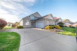 8550 Ivy Hills Drive 15, Poland, OH 44514