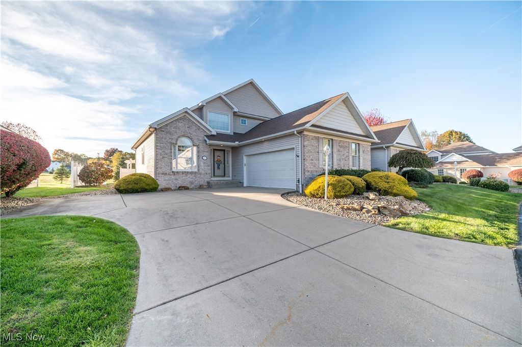 8550 Ivy Hills Drive 15, Poland, OH 44514