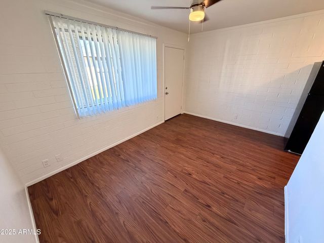 6802 W GLENDALE Avenue 11, Glendale, AZ 85303