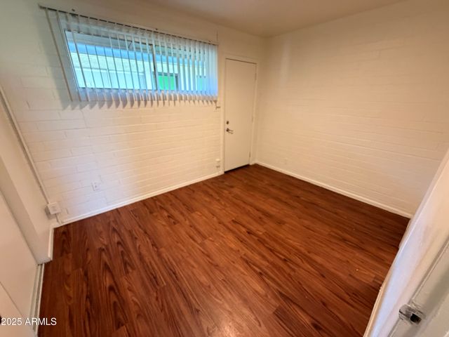 6802 W GLENDALE Avenue 11, Glendale, AZ 85303