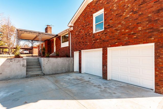 704 Emily Dr, Goodlettsville, TN 37072