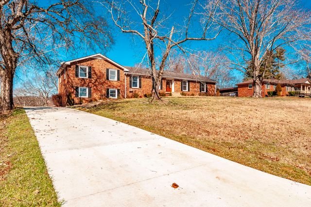 704 Emily Dr, Goodlettsville, TN 37072