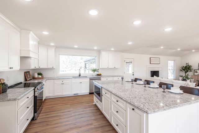 704 Emily Dr, Goodlettsville, TN 37072