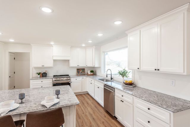 704 Emily Dr, Goodlettsville, TN 37072