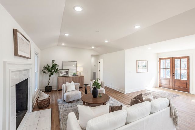 704 Emily Dr, Goodlettsville, TN 37072