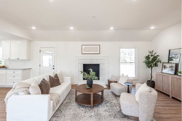 704 Emily Dr, Goodlettsville, TN 37072