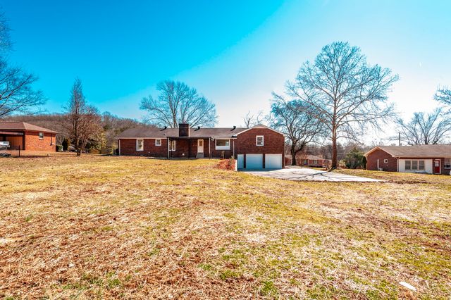 704 Emily Dr, Goodlettsville, TN 37072