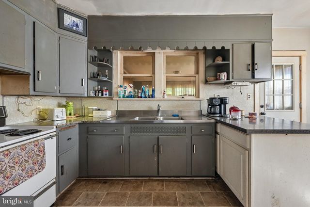 410 WEATHERBY AVE, Swedesboro, NJ 08085