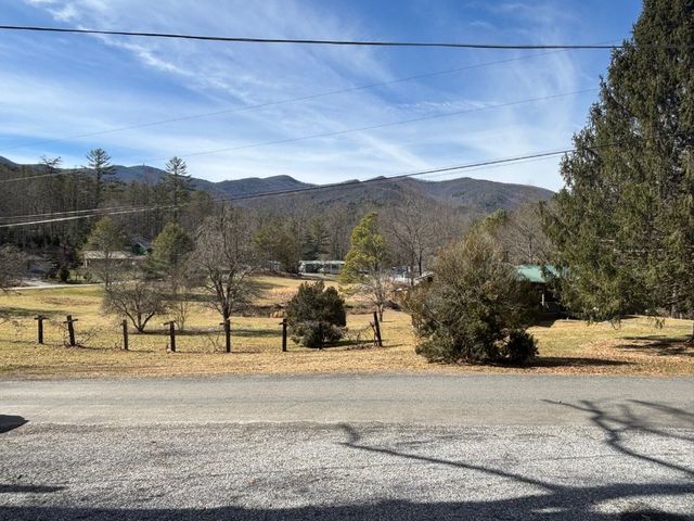 638 Ruby Lake Drive, Hiawassee, GA 30546