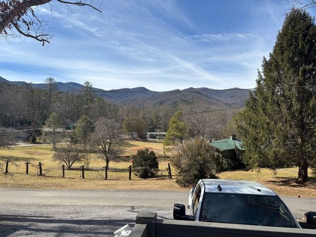 638 Ruby Lake Drive, Hiawassee, GA 30546