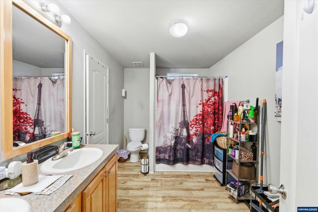 5217 Silver Lp NE 209, Salem, OR 97305