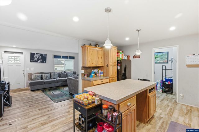 5217 Silver Lp NE 209, Salem, OR 97305