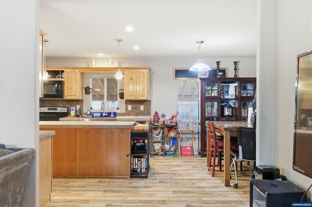 5217 Silver Lp NE 209, Salem, OR 97305