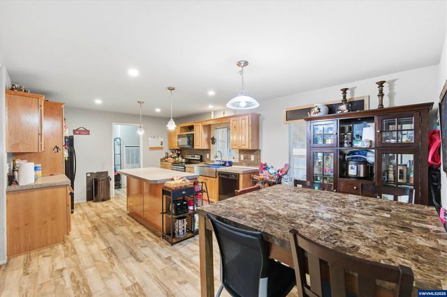 5217 Silver Lp NE 209, Salem, OR 97305