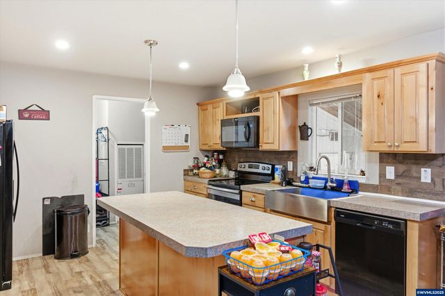 5217 Silver Lp NE 209, Salem, OR 97305