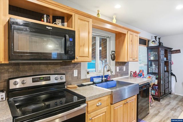 5217 Silver Lp NE 209, Salem, OR 97305