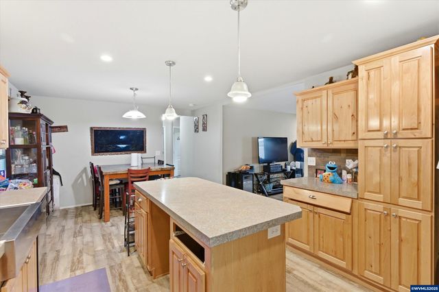 5217 Silver Lp NE 209, Salem, OR 97305