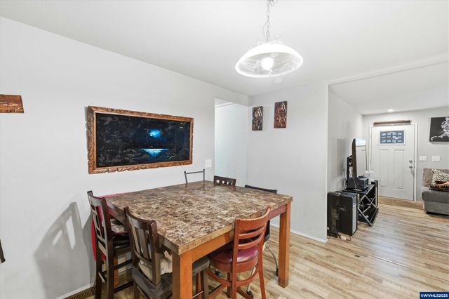 5217 Silver Lp NE 209, Salem, OR 97305