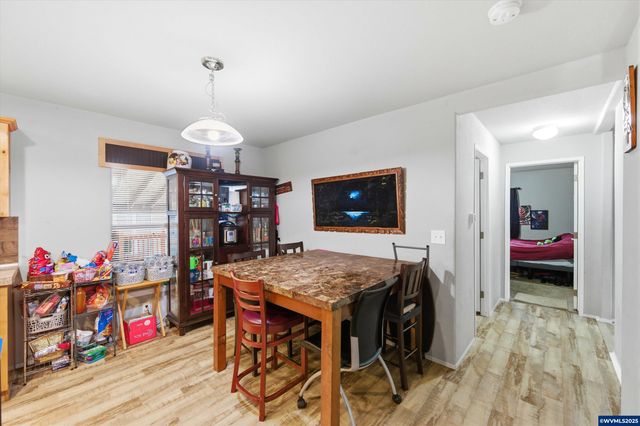 5217 Silver Lp NE 209, Salem, OR 97305