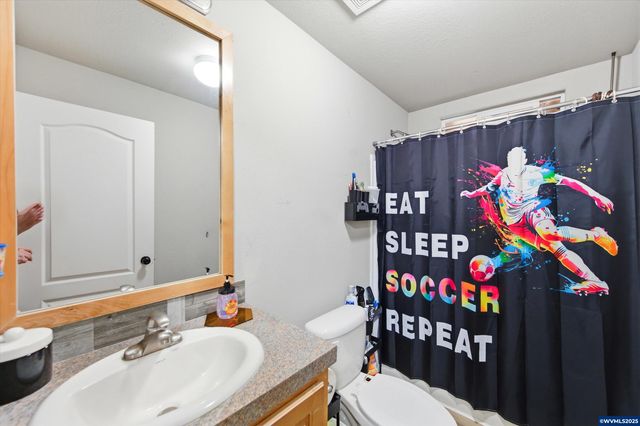 5217 Silver Lp NE 209, Salem, OR 97305