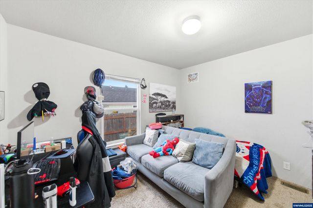 5217 Silver Lp NE 209, Salem, OR 97305