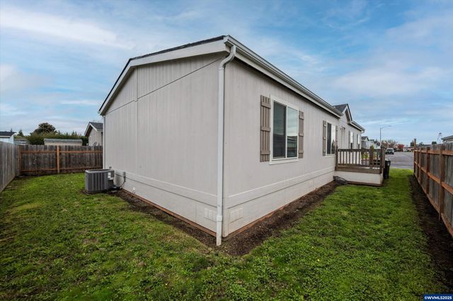 5217 Silver Lp NE 209, Salem, OR 97305