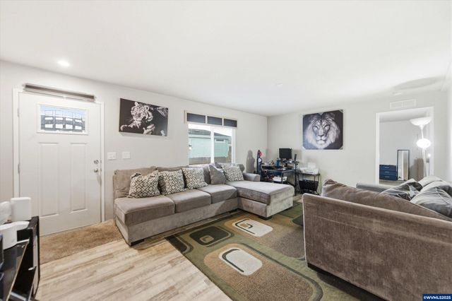 5217 Silver Lp NE 209, Salem, OR 97305